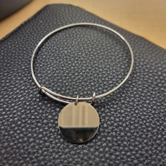 Pink Box Solid StainlessSteel Bangle-Strong enough - Picture 3 of 5